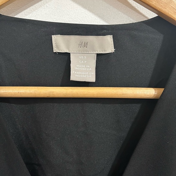 H&M | Wrap front long sleeves dress - Picture 2 of 5